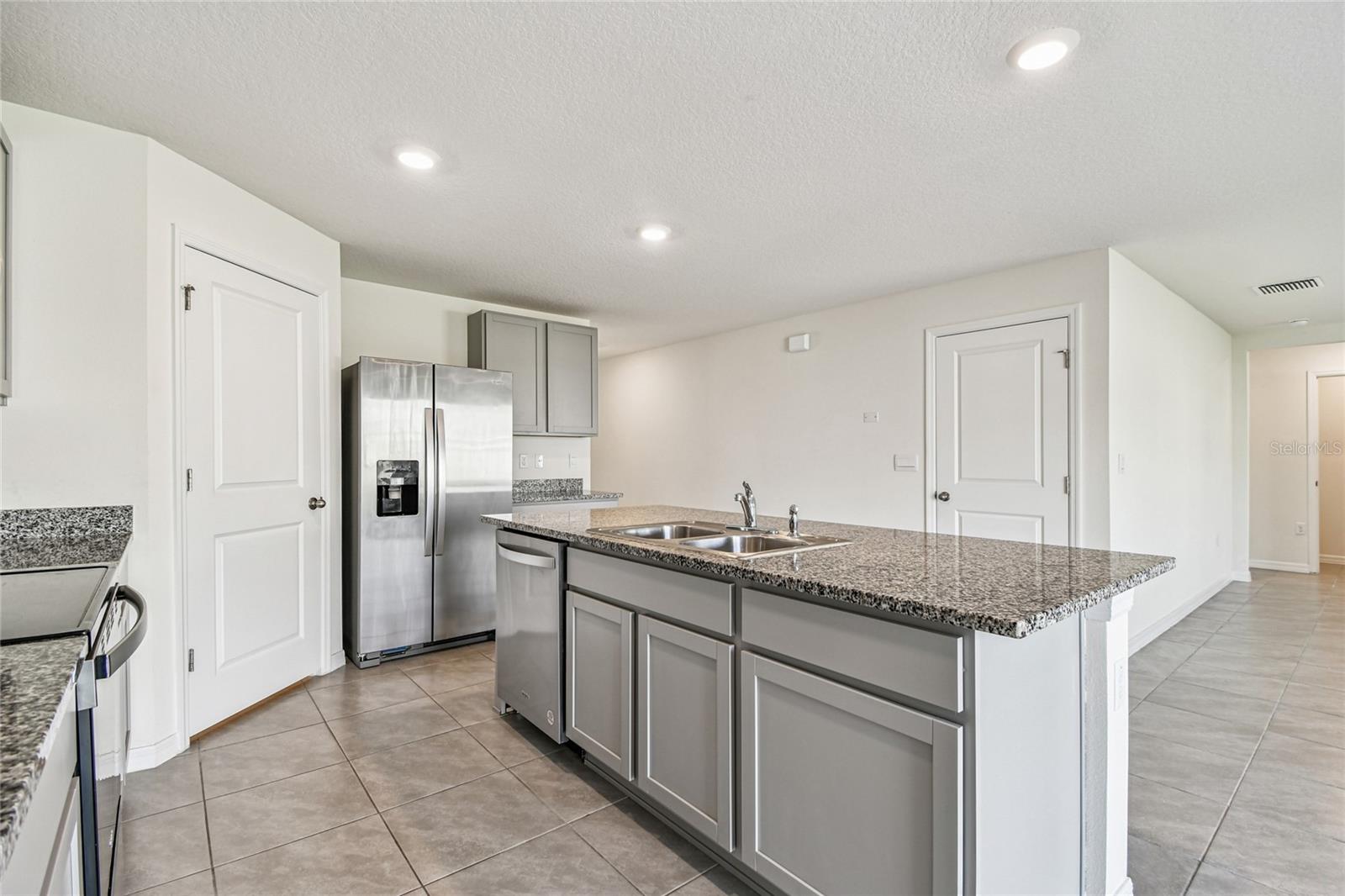 9208 Mission Bay Pl Property Photo 6