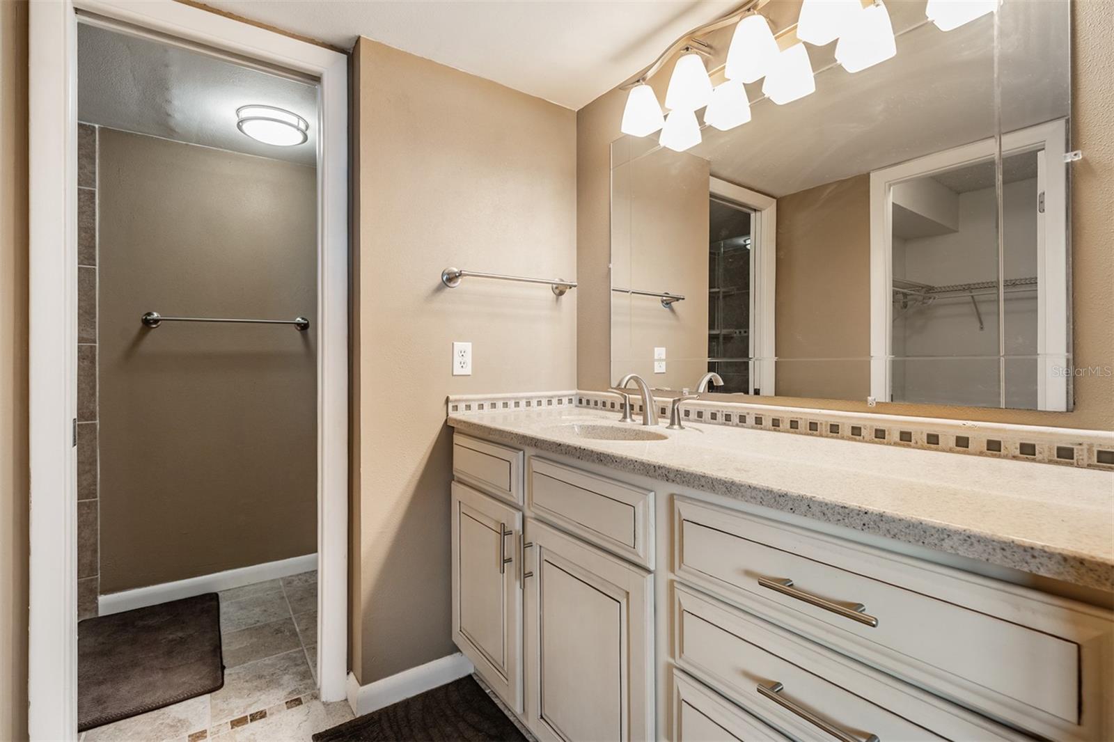 2620 Cove Cay Dr #601 Property Photo 19