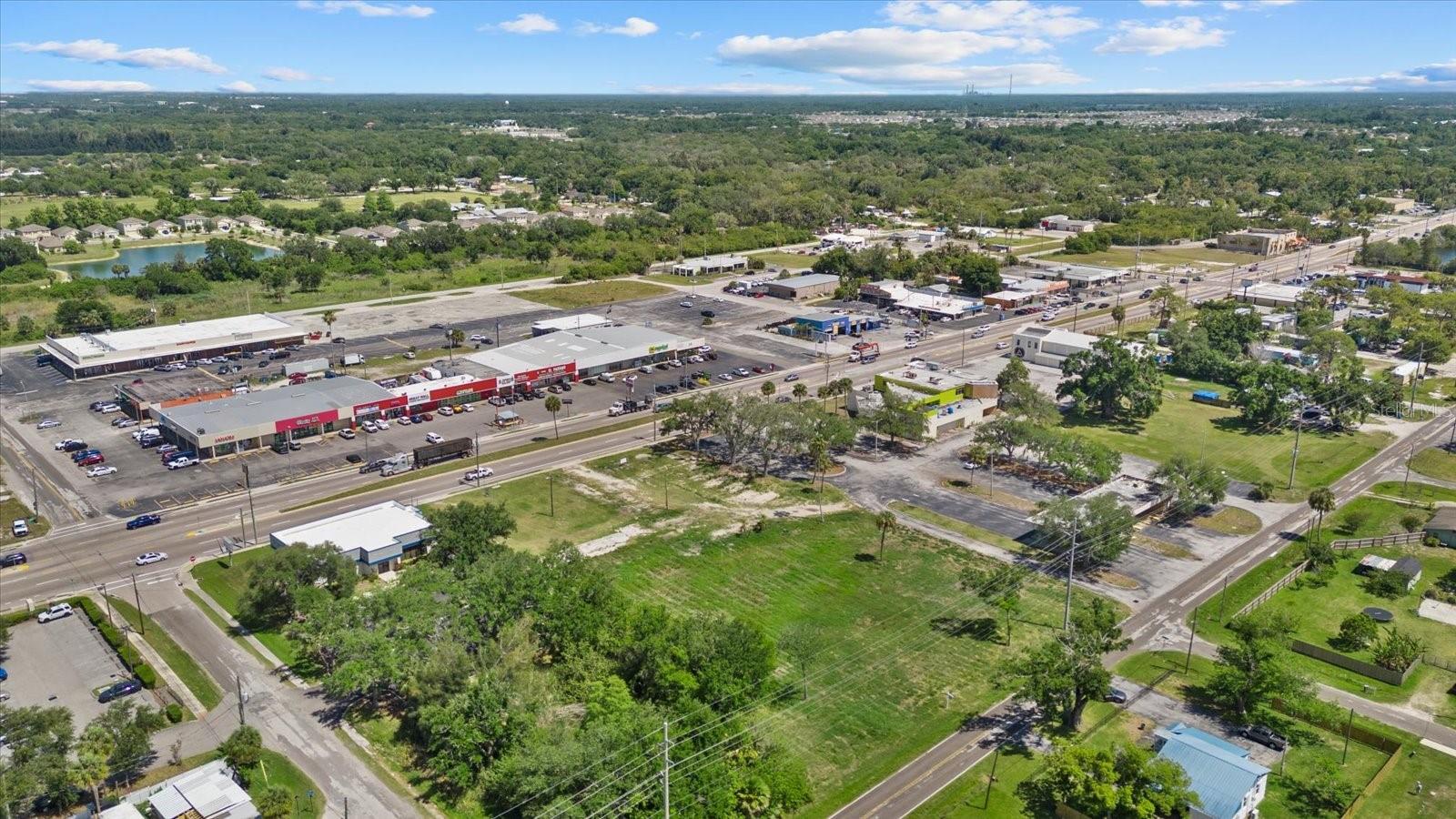 610 N Us Highway 41 Property Photo 3