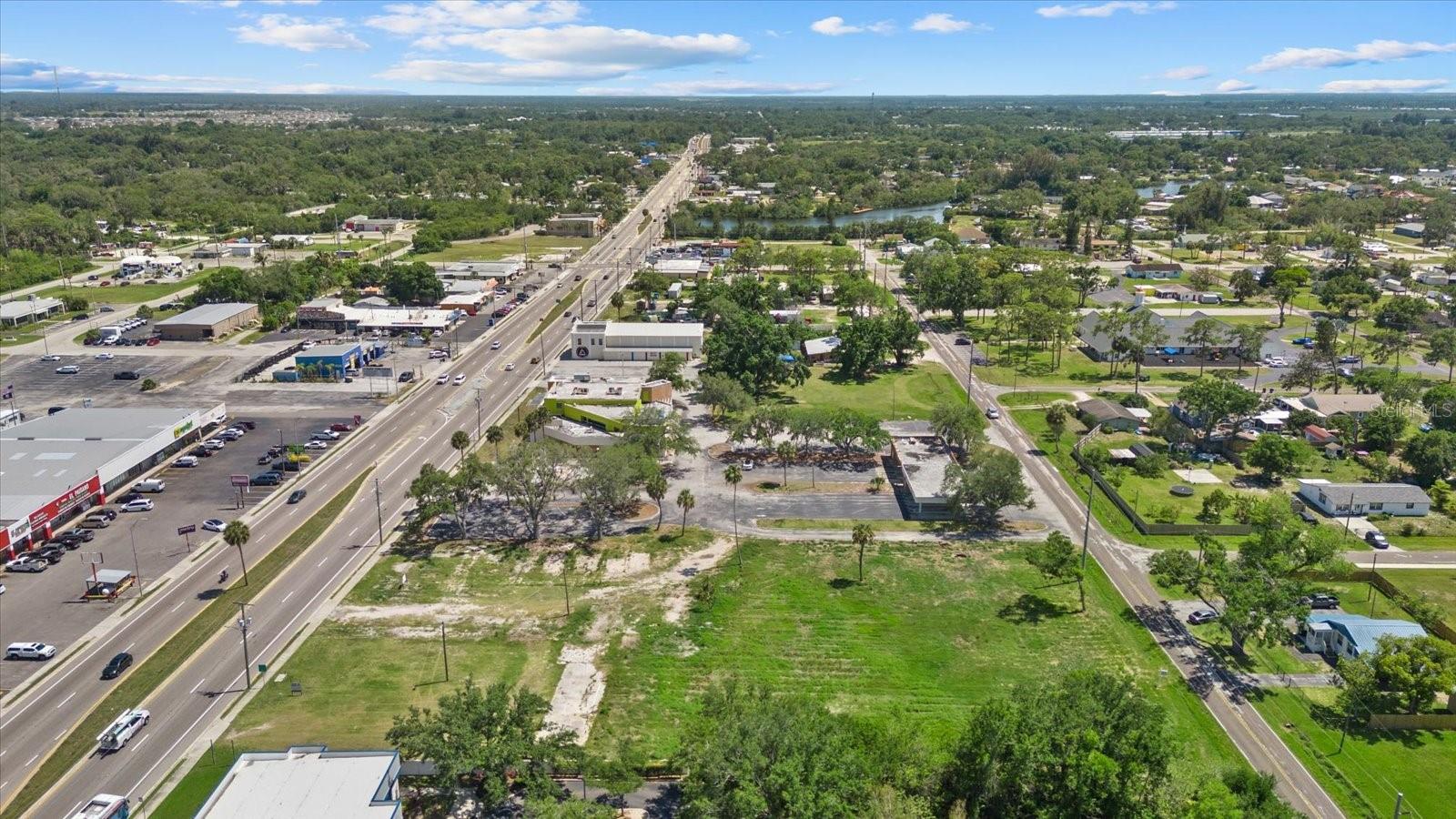 610 N Us Highway 41 Property Photo 4