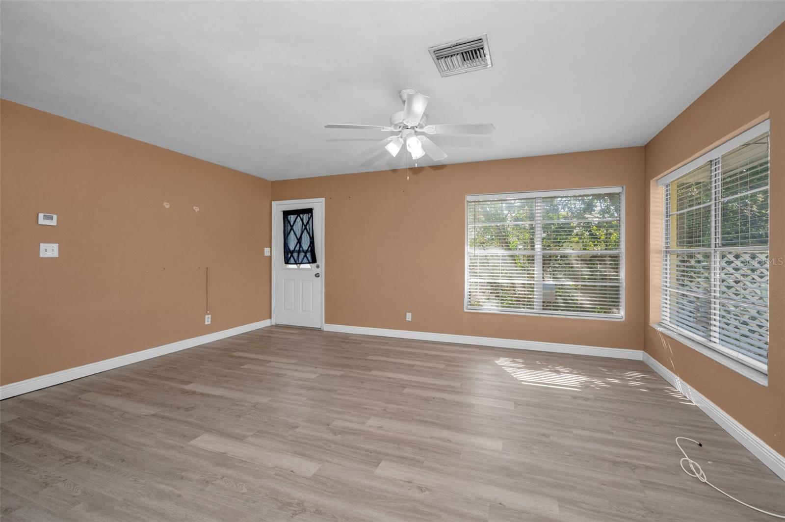 2476 Coronado Way Property Photo 7