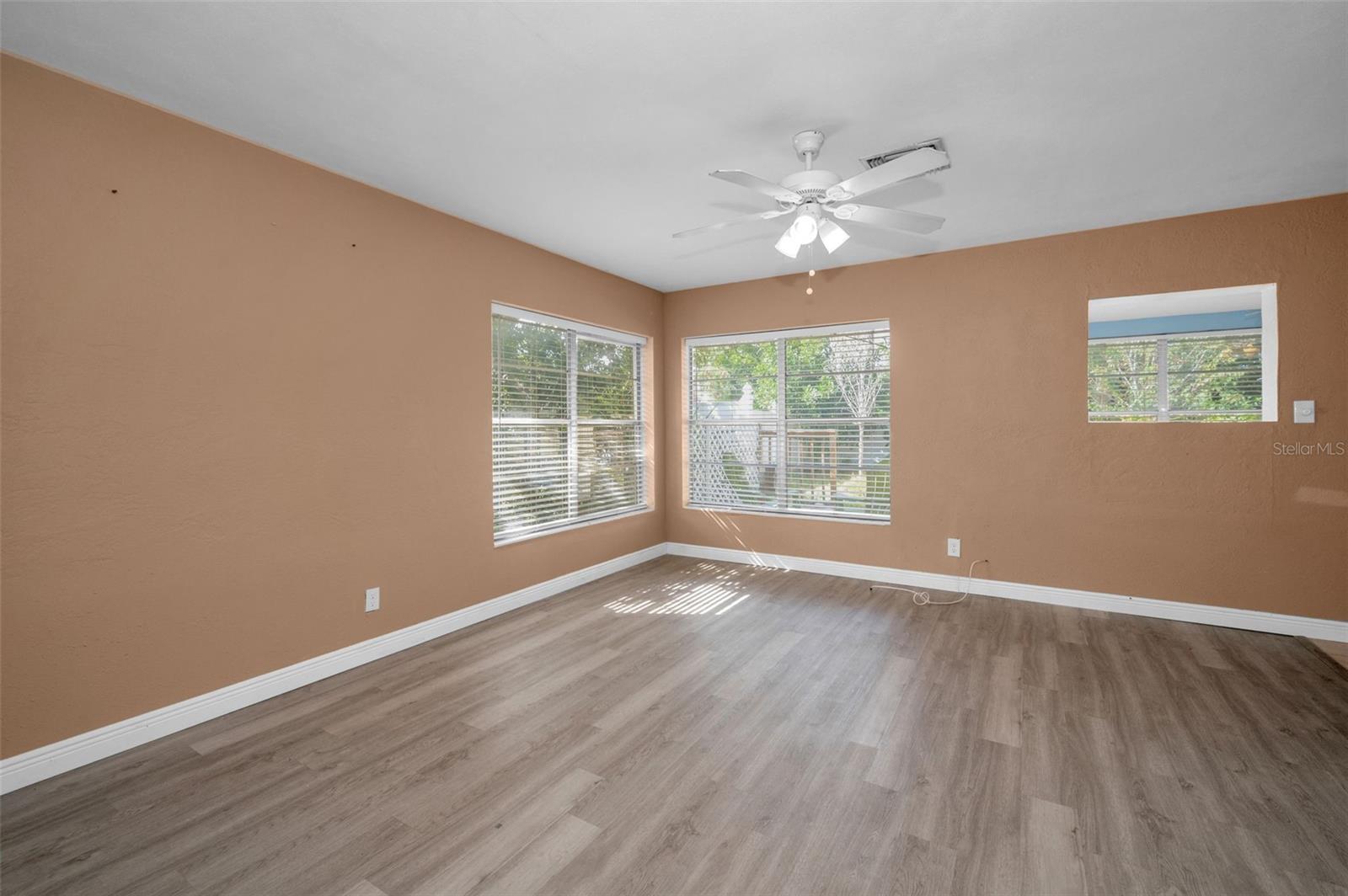 2476 Coronado Way Property Photo 8