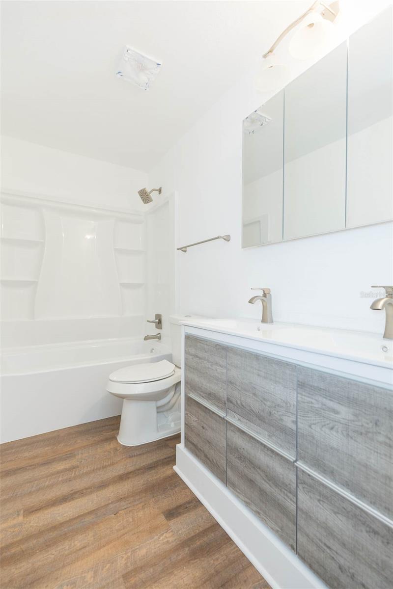 8510 N Tampa St #b Property Photo 7