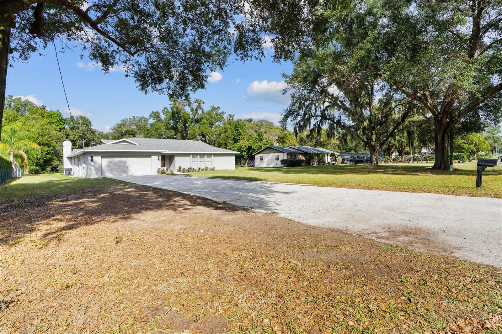 1106 Hummingbird Ln Property Photo 2