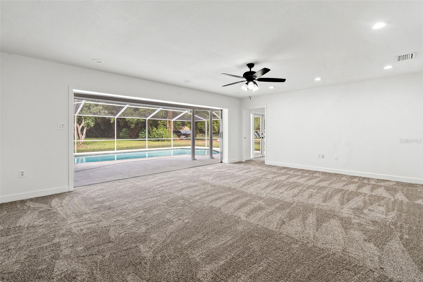 1106 Hummingbird Ln Property Photo 5