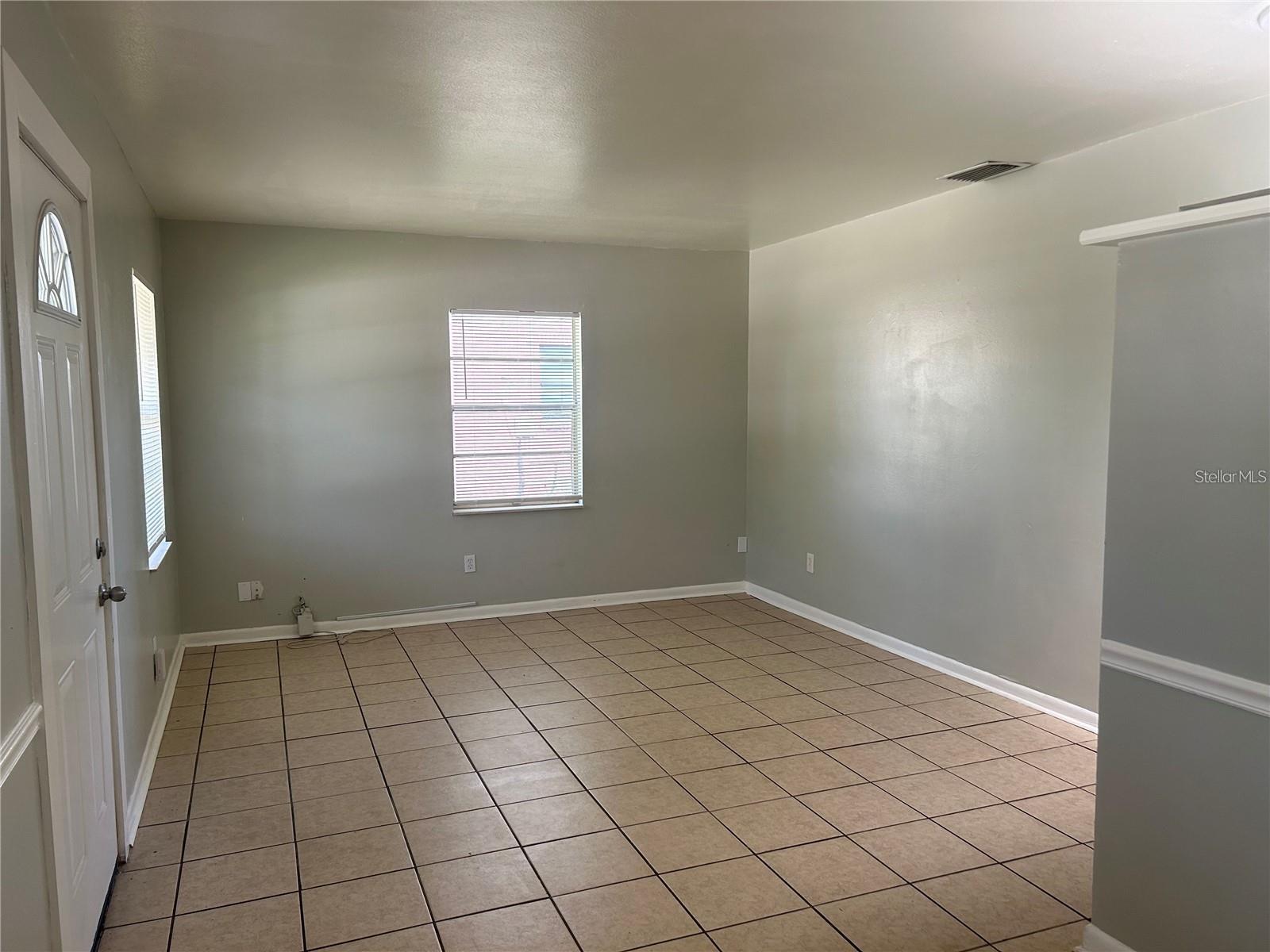 232 Beverly Blvd Property Photo 5