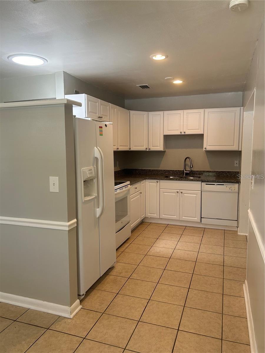 232 Beverly Blvd Property Photo 6