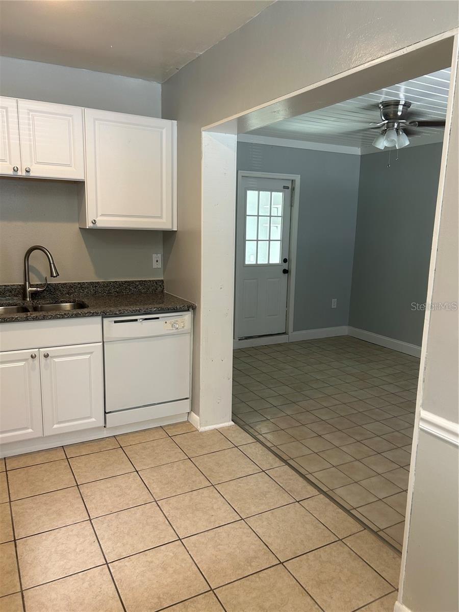 232 Beverly Blvd Property Photo 8