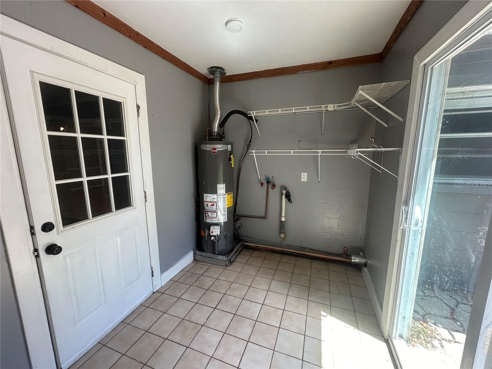 232 Beverly Blvd Property Photo 10