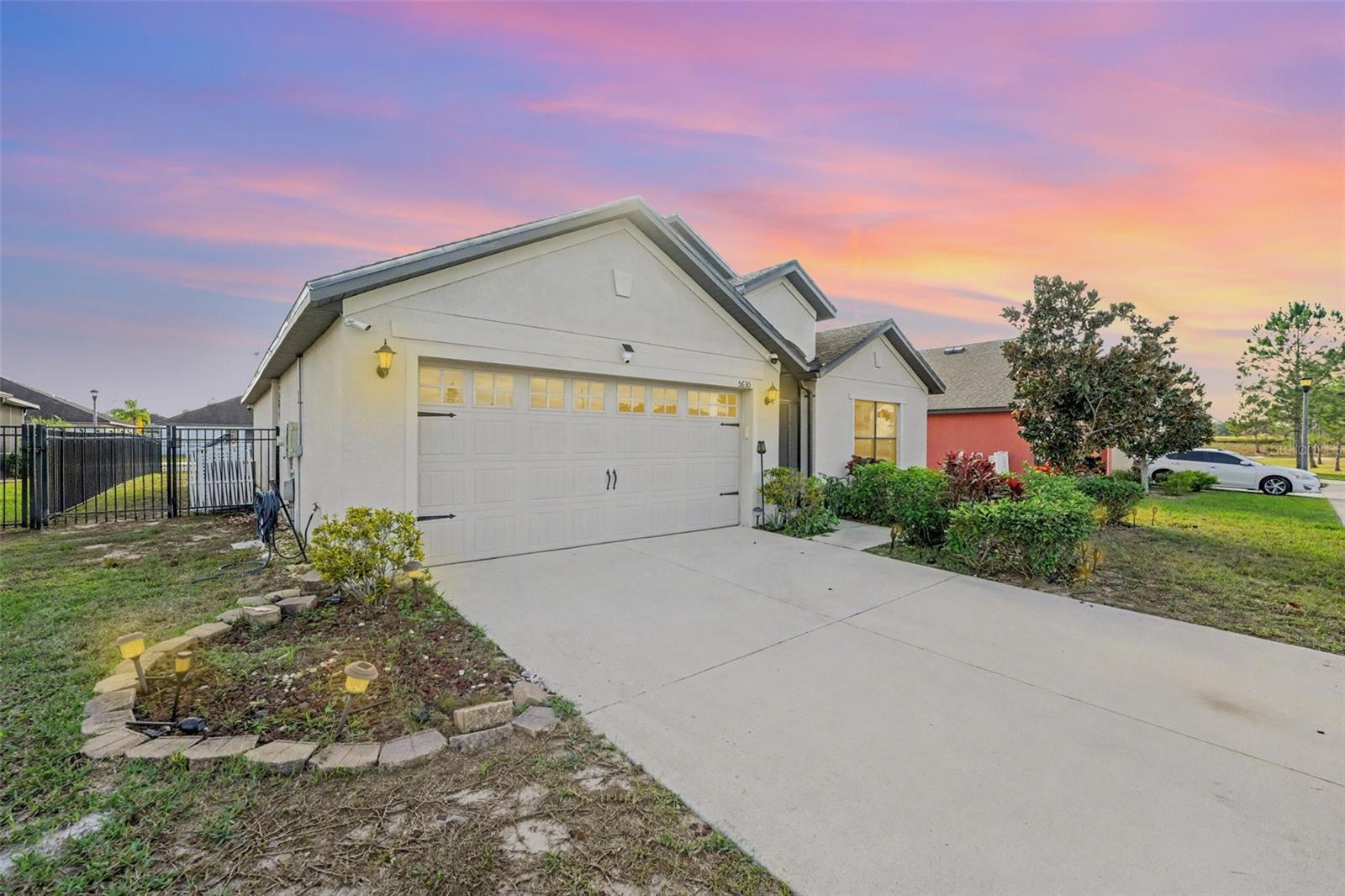 5630 Elsinore Way Property Photo 3