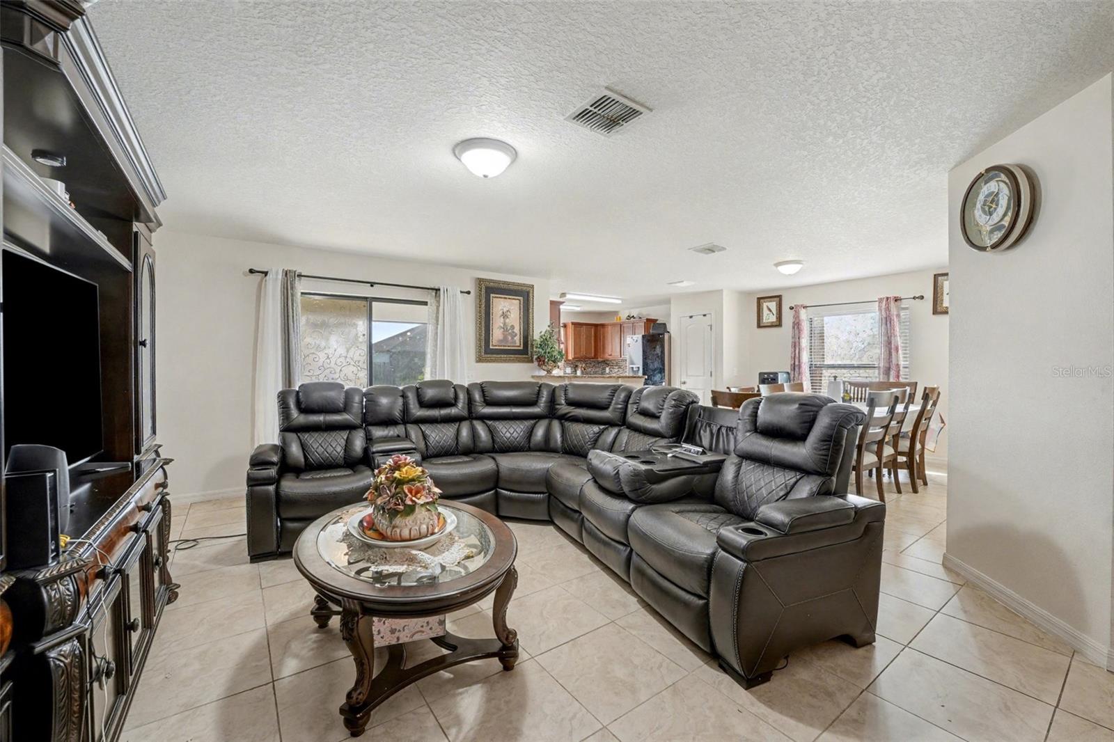 5630 Elsinore Way Property Photo 6