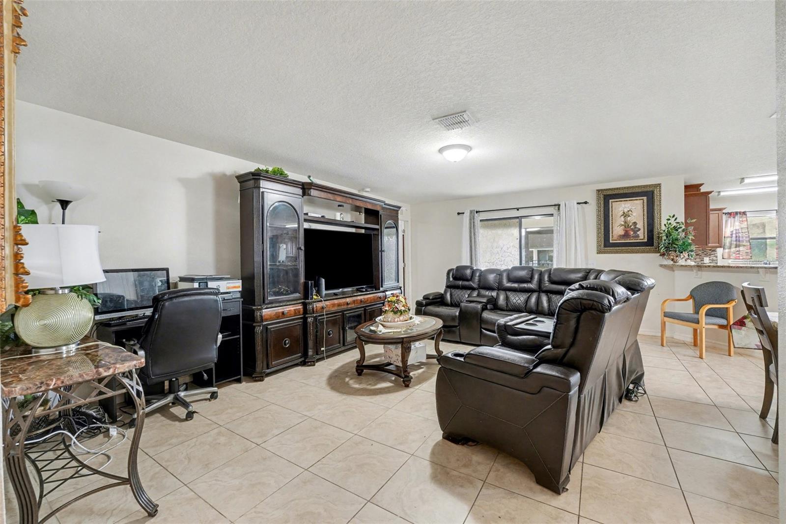 5630 Elsinore Way Property Photo 7