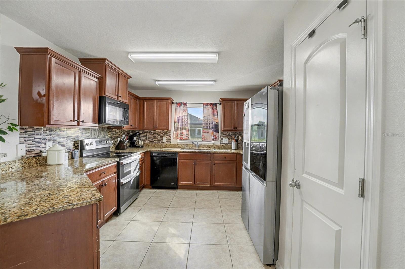 5630 Elsinore Way Property Photo 11