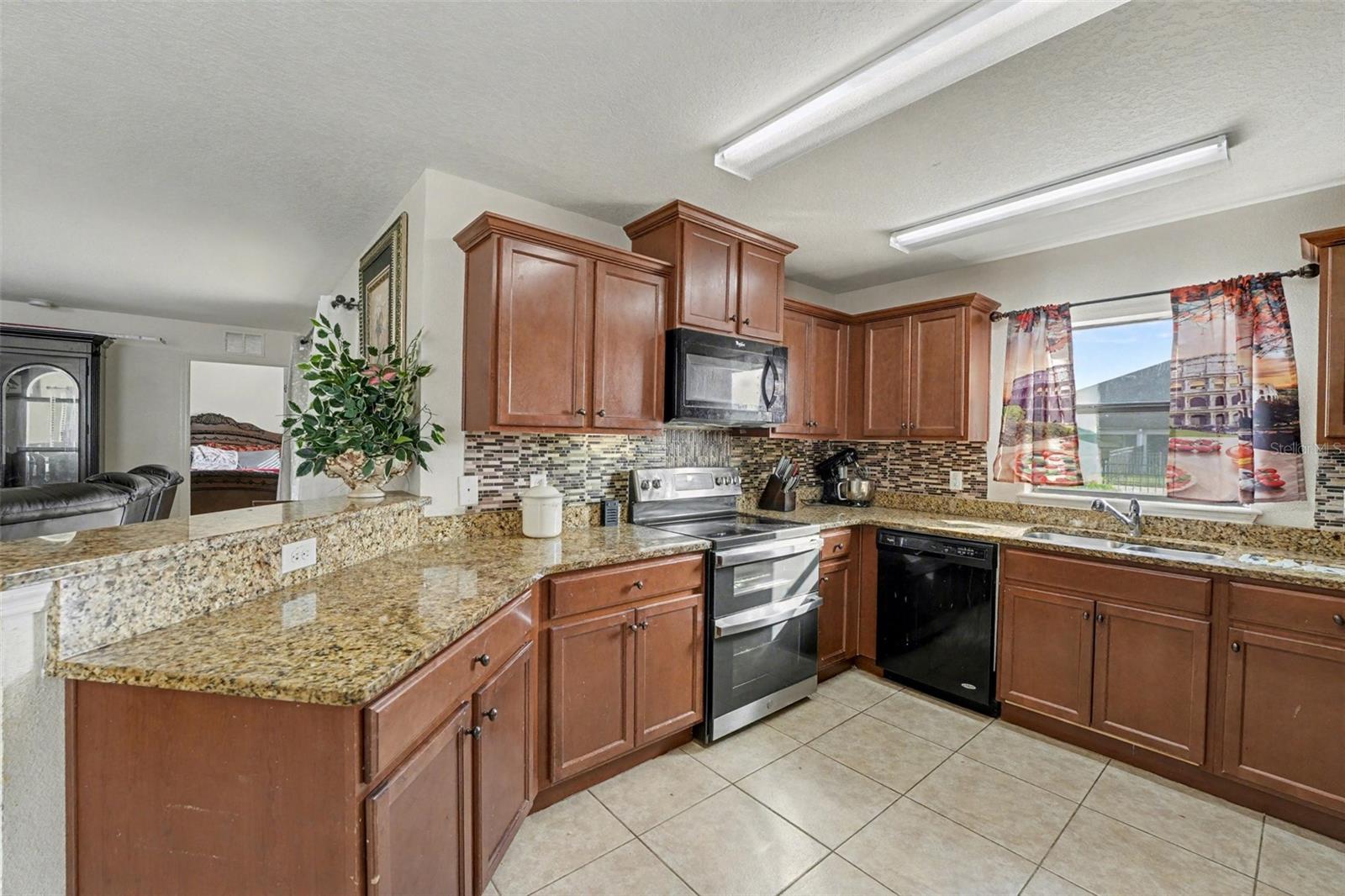 5630 Elsinore Way Property Photo 12