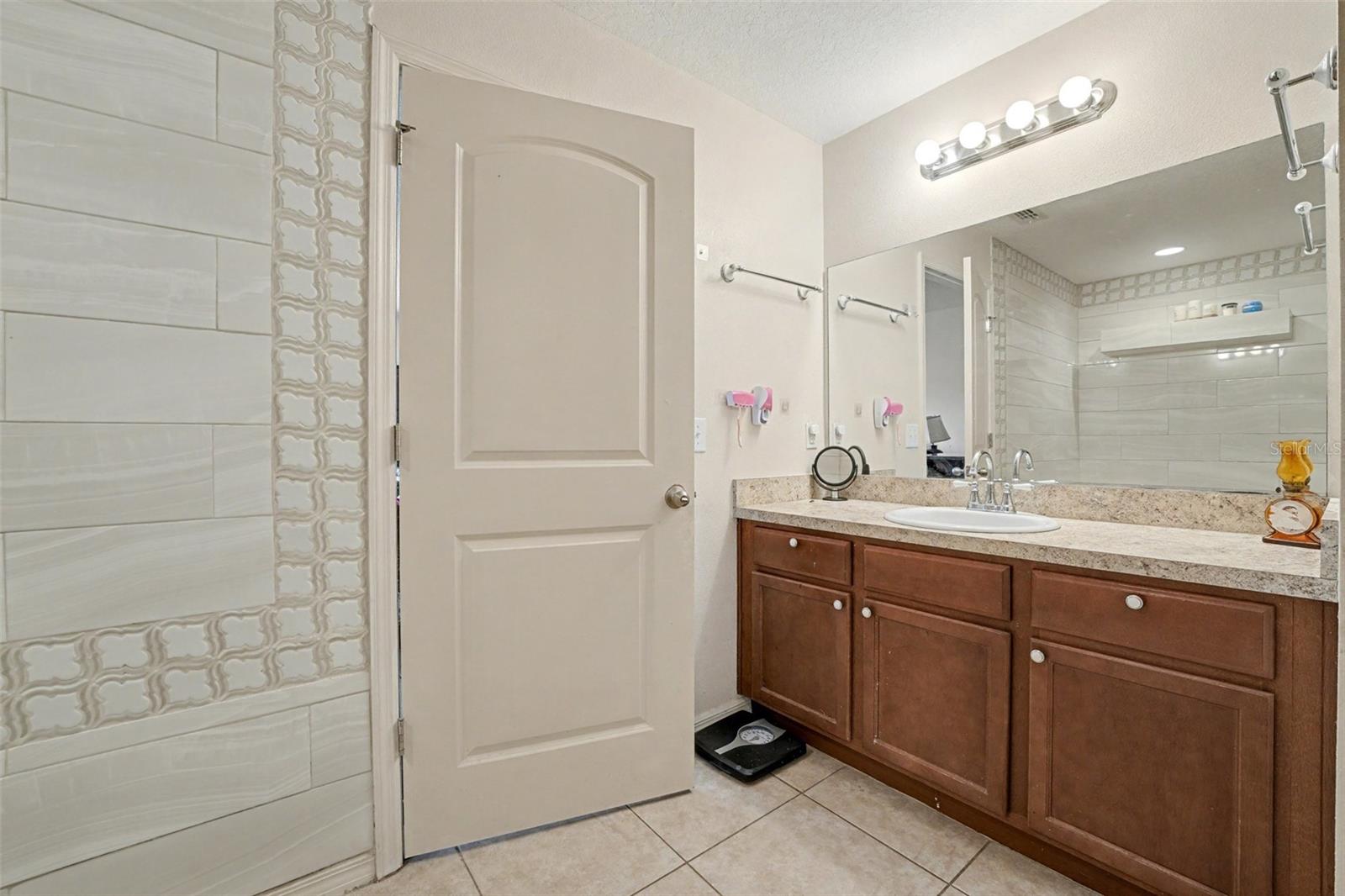 5630 Elsinore Way Property Photo 16