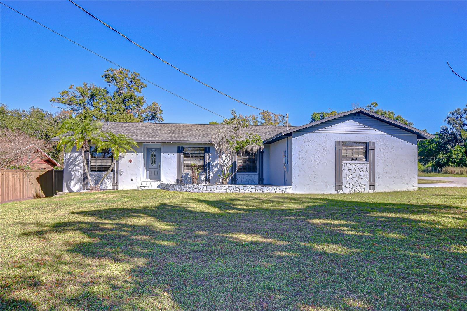 2109 Lithia Pinecrest Rd Property Photo 1