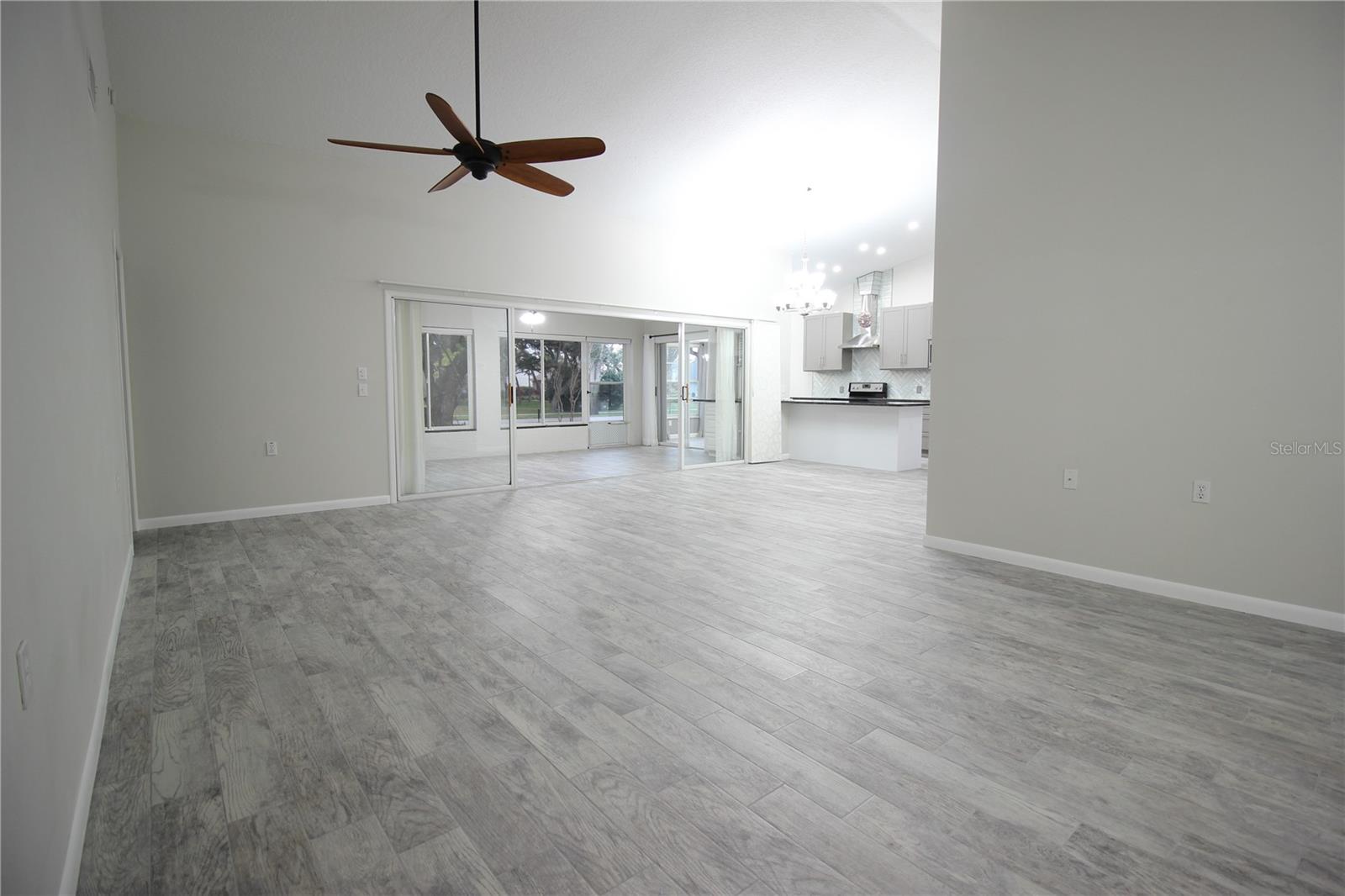 2113 Springmeadow Dr Property Photo 7