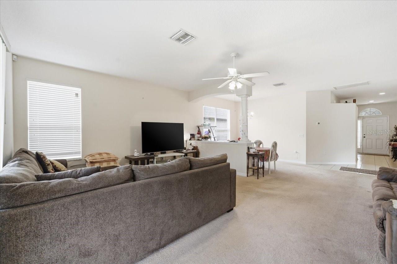 18425 Cypress Bay Pkwy Property Photo 4
