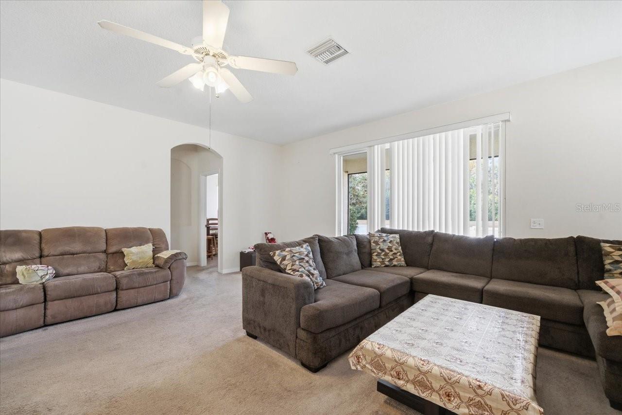 18425 Cypress Bay Pkwy Property Photo 8