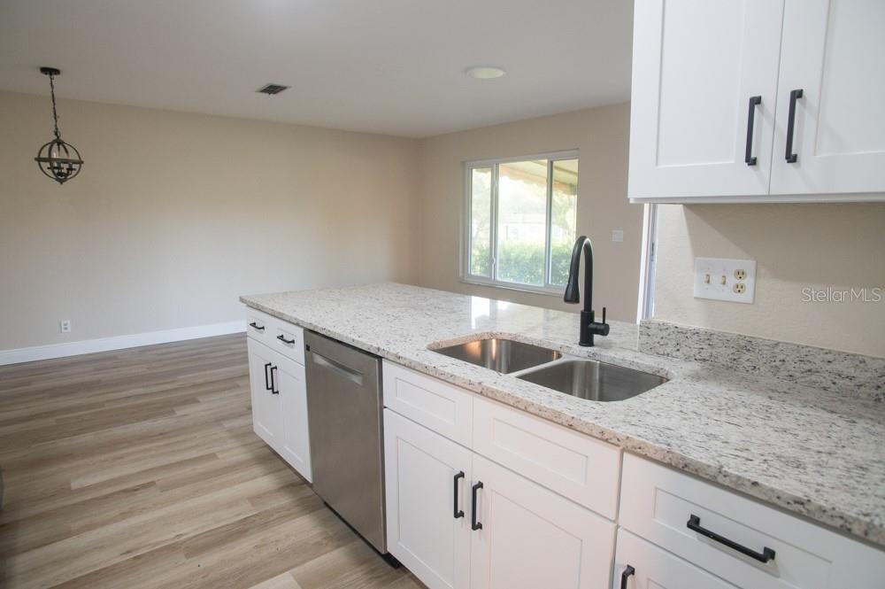 1350 Glengarry Dr Property Photo 5