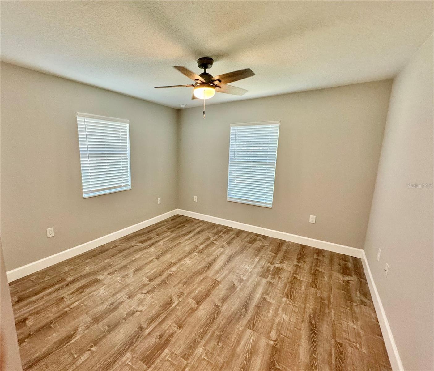 1493 Cleveland St Property Photo 25