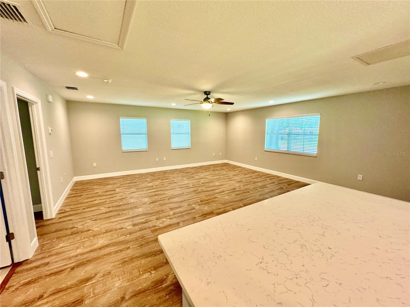 1493 Cleveland St Property Photo 32