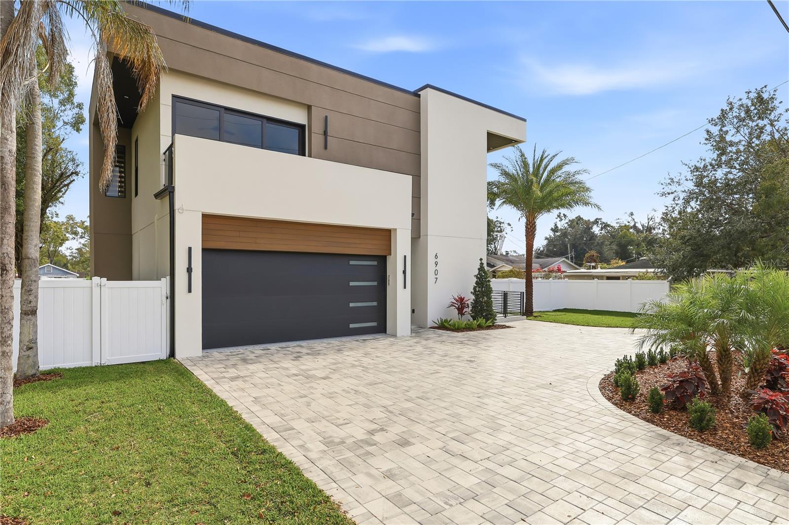 6907 N Boulevard Property Photo 4