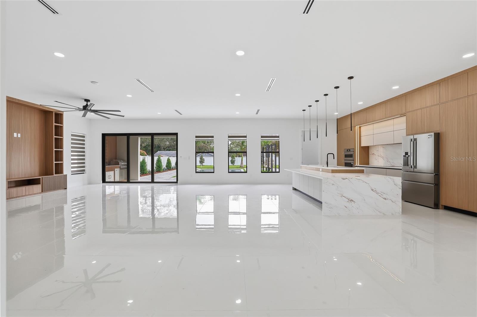 6907 N Boulevard Property Photo 8