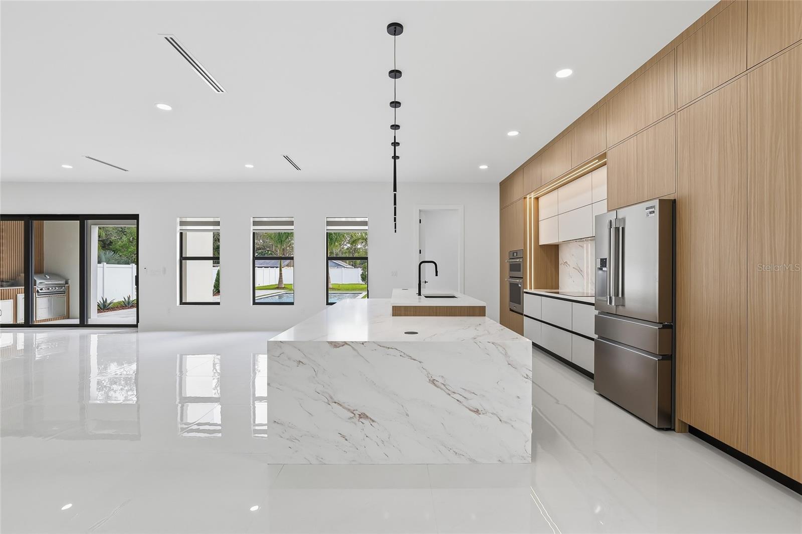 6907 N Boulevard Property Photo 10