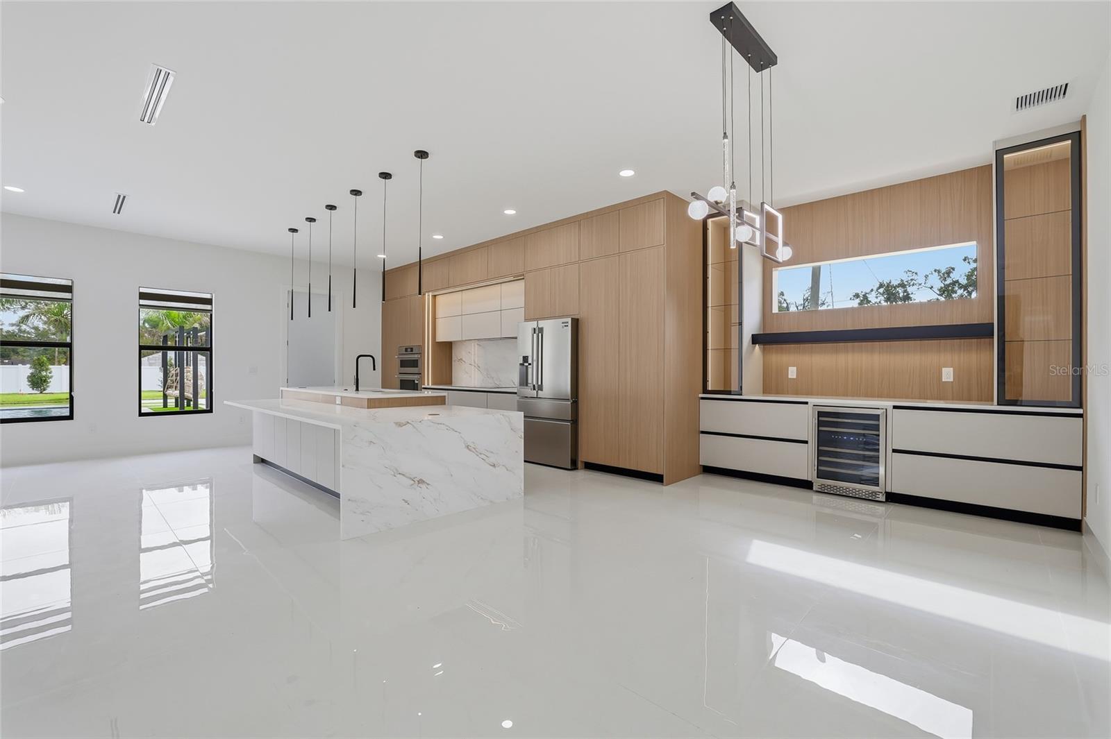 6907 N Boulevard Property Photo 13