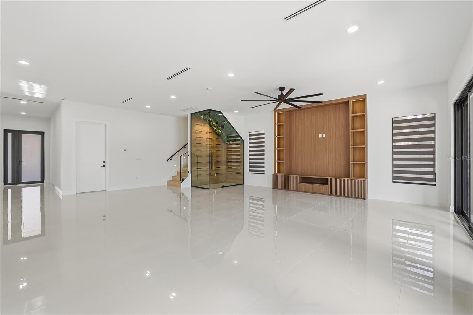 6907 N Boulevard Property Photo 24
