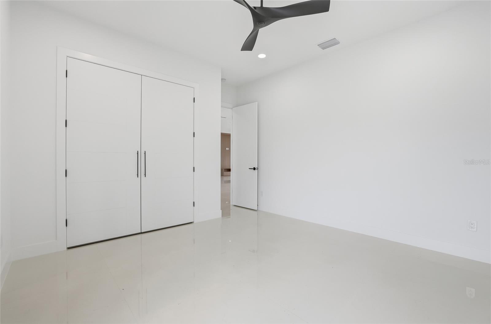 6907 N Boulevard Property Photo 33