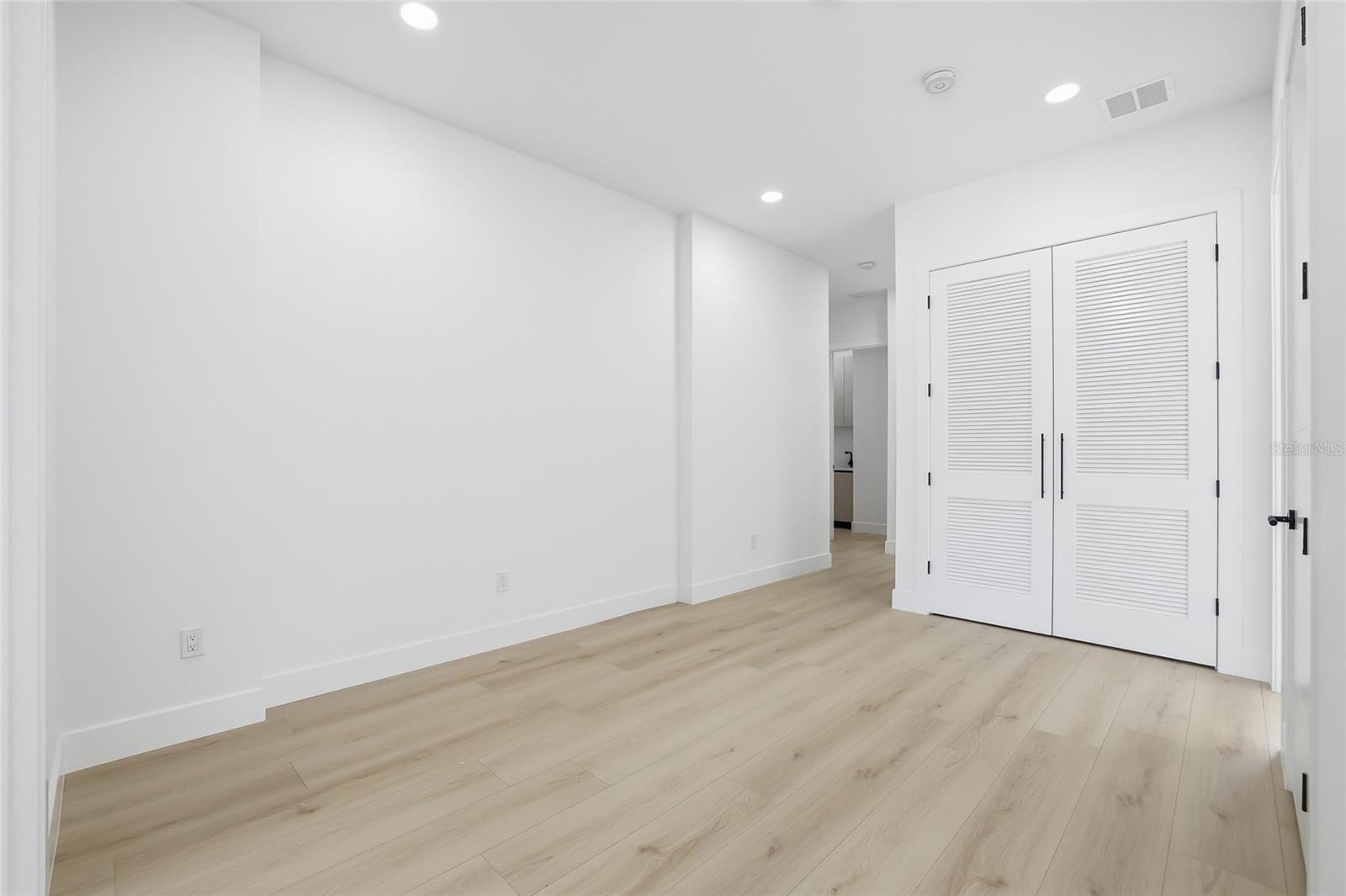 6907 N Boulevard Property Photo 34