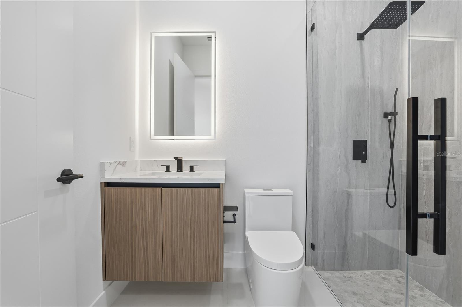 6907 N Boulevard Property Photo 35