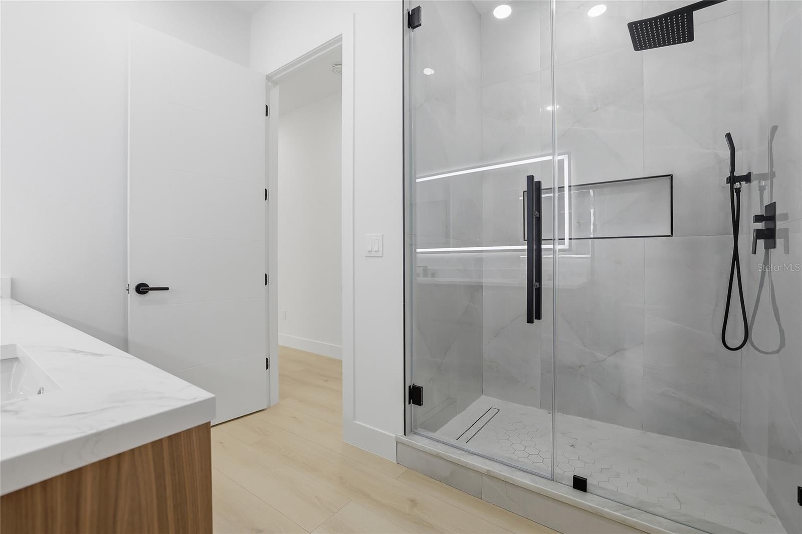 6907 N Boulevard Property Photo 43