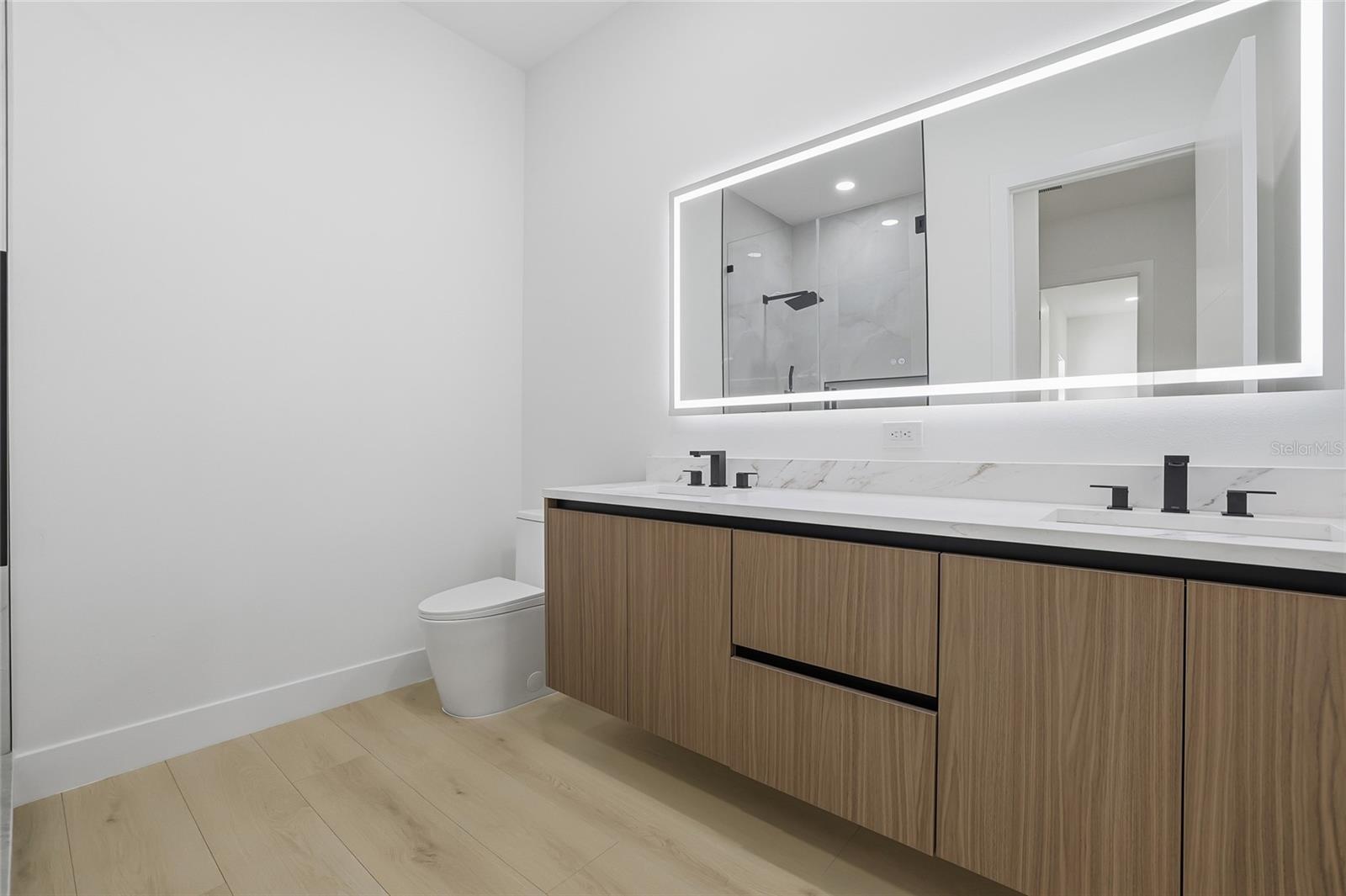 6907 N Boulevard Property Photo 46