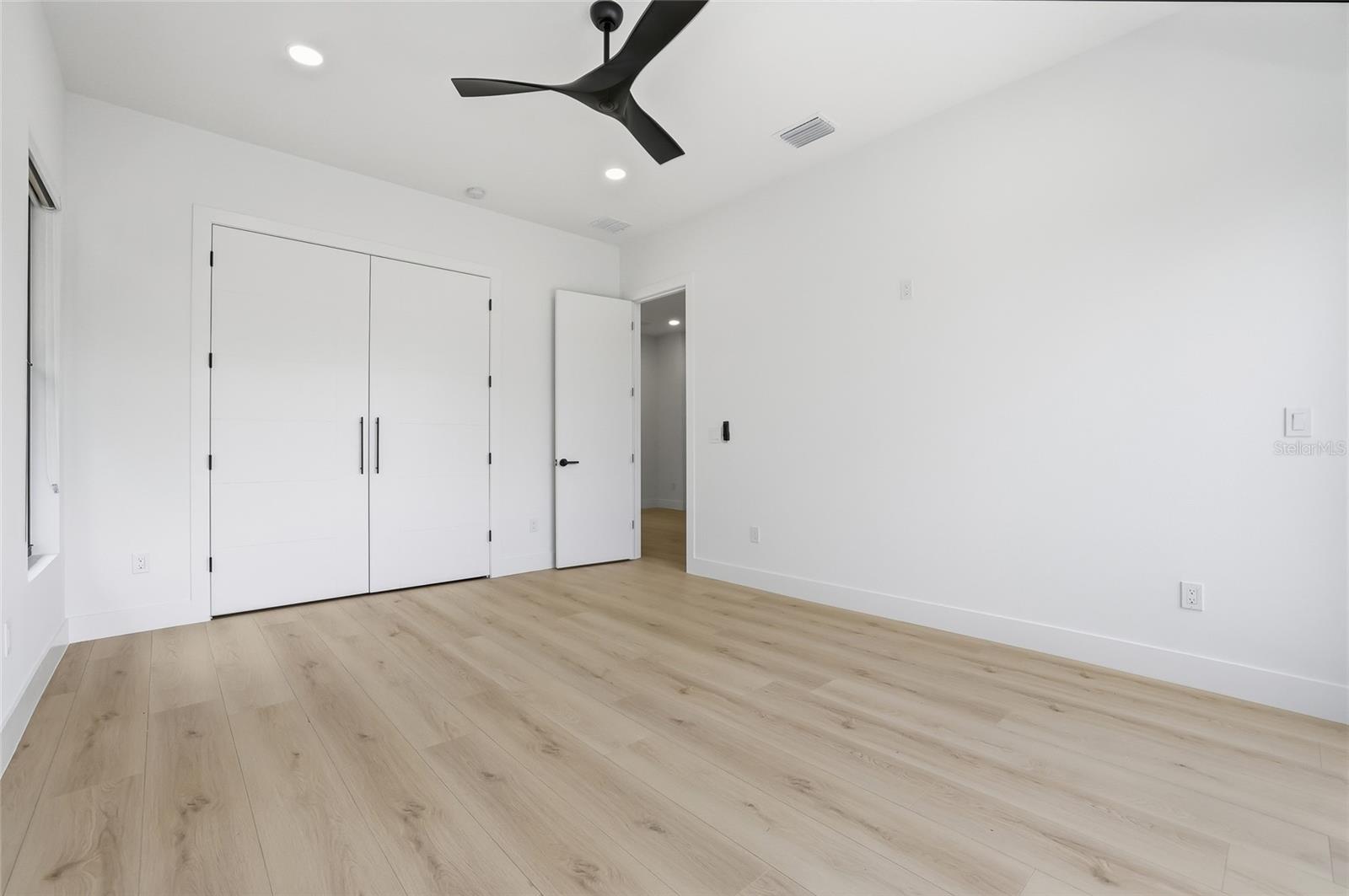 6907 N Boulevard Property Photo 48