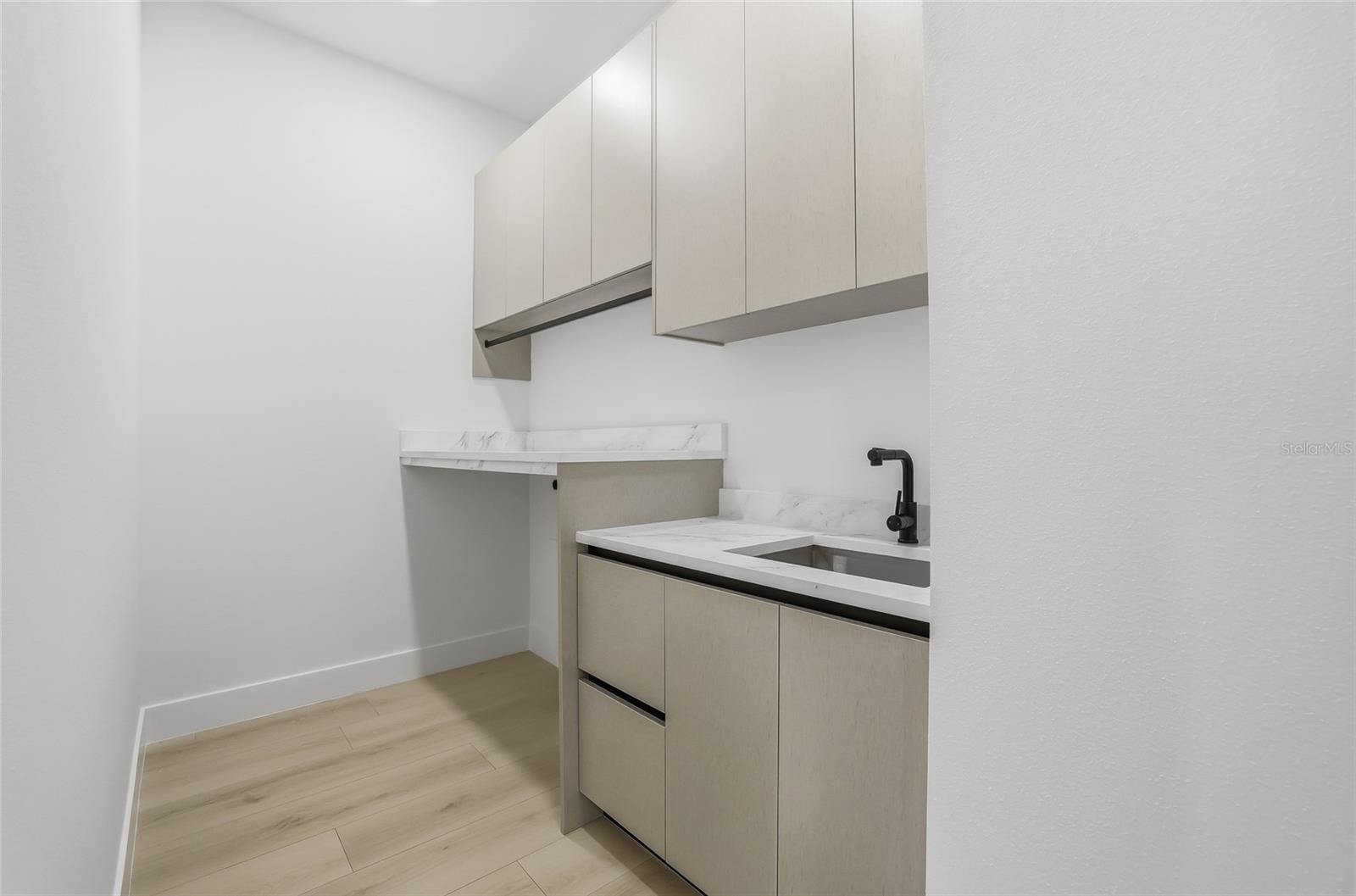 6907 N Boulevard Property Photo 51