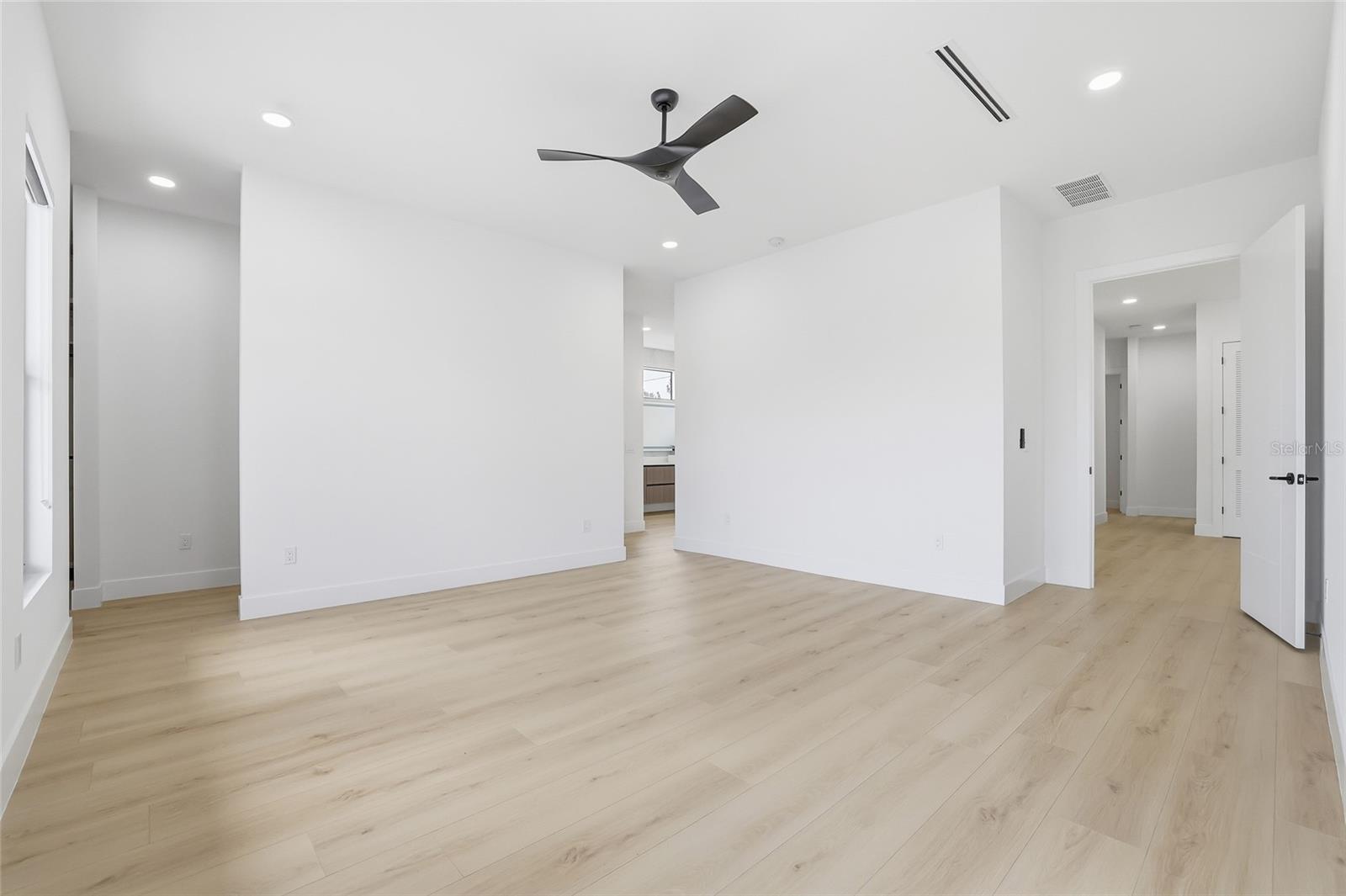 6907 N Boulevard Property Photo 53