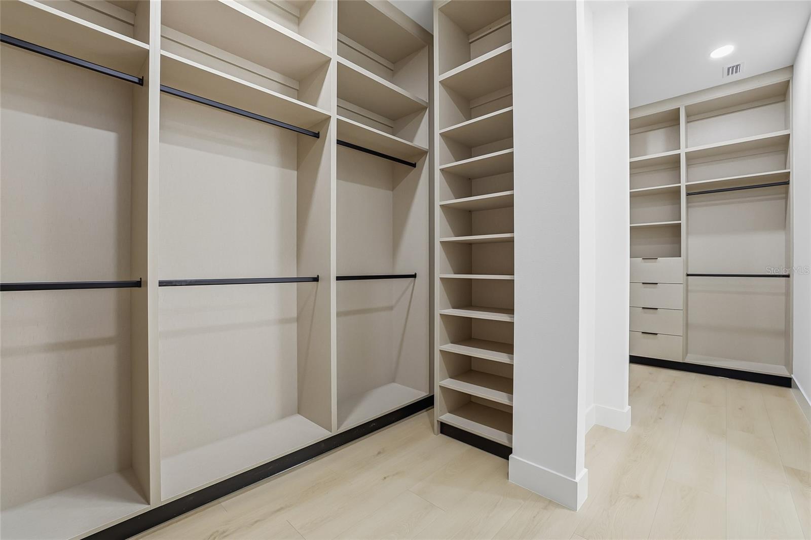 6907 N Boulevard Property Photo 57