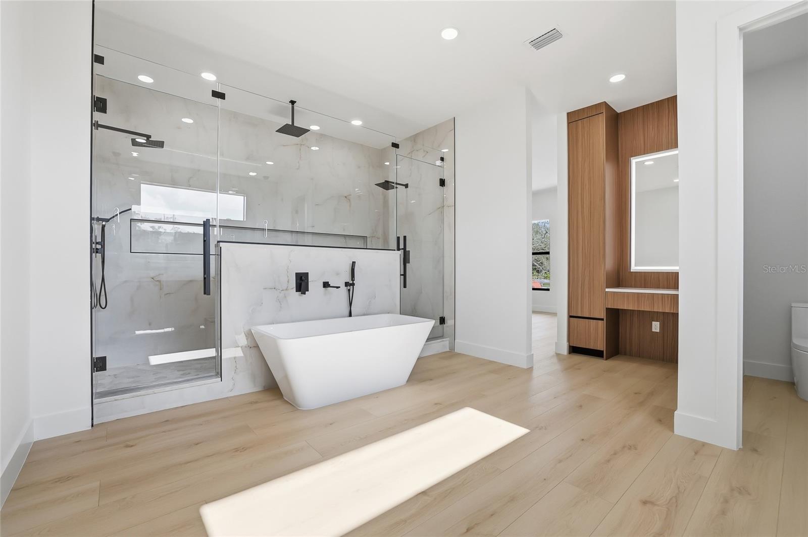 6907 N Boulevard Property Photo 65