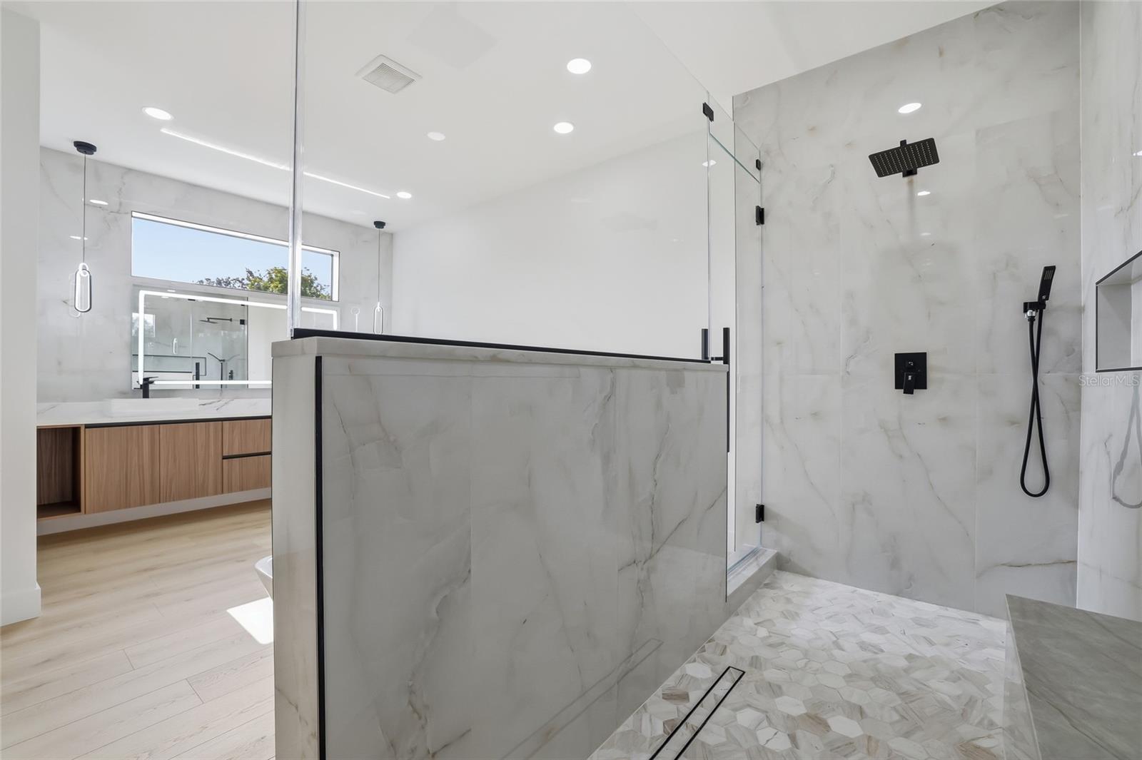 6907 N Boulevard Property Photo 67