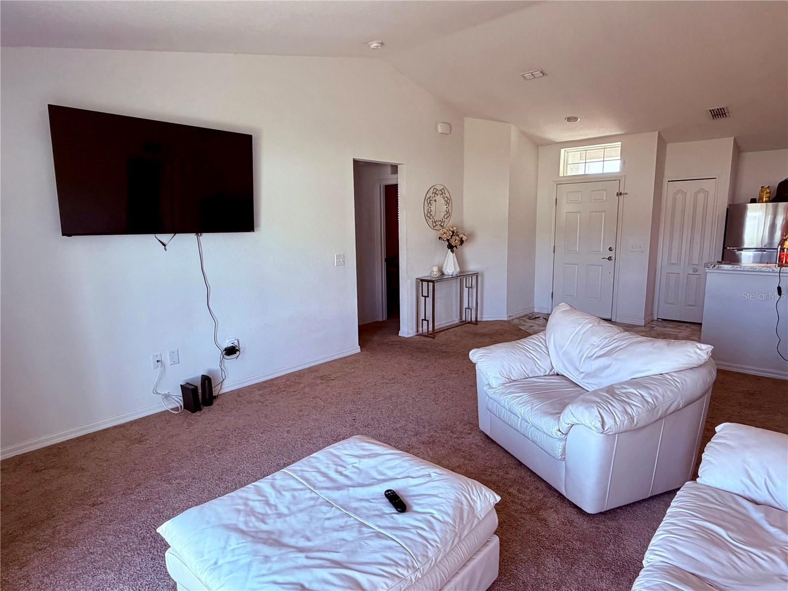 2713 Hudson St Property Photo 5