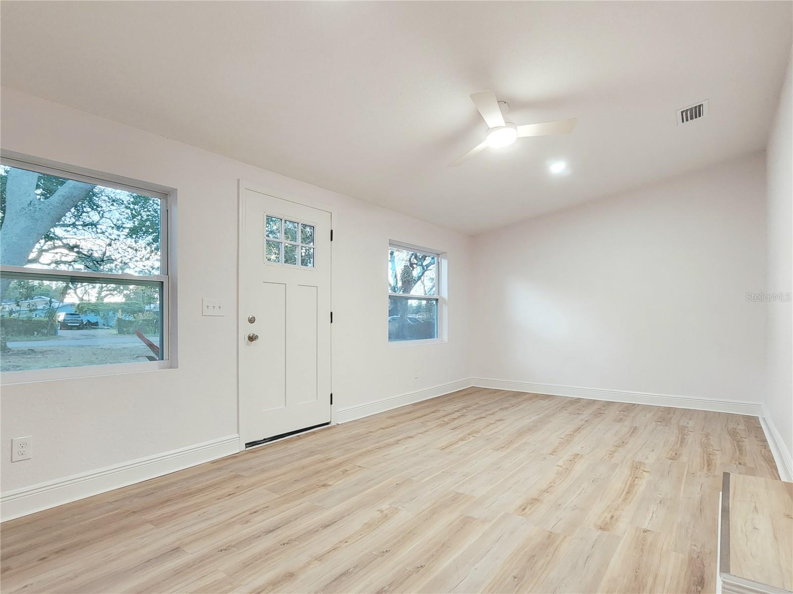 8917 N Highland Ave Property Photo 4