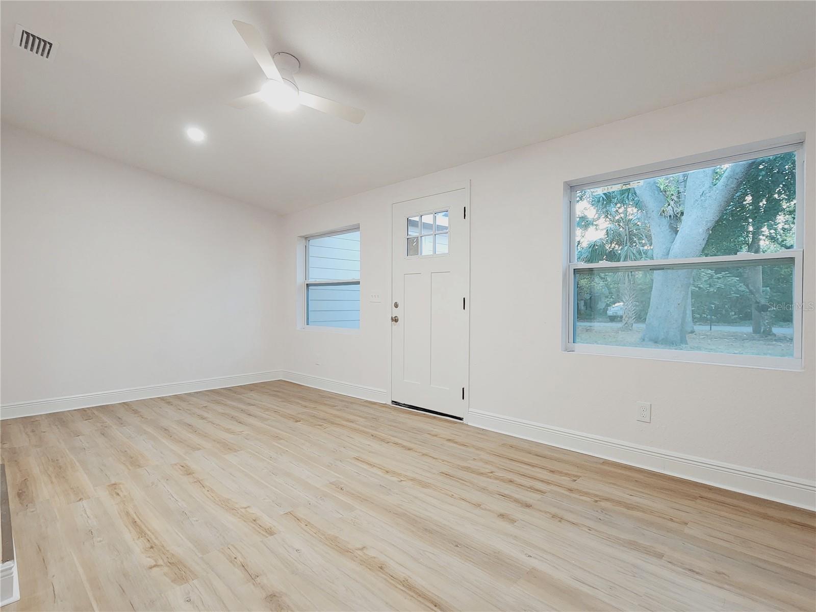 8917 N Highland Ave Property Photo 5