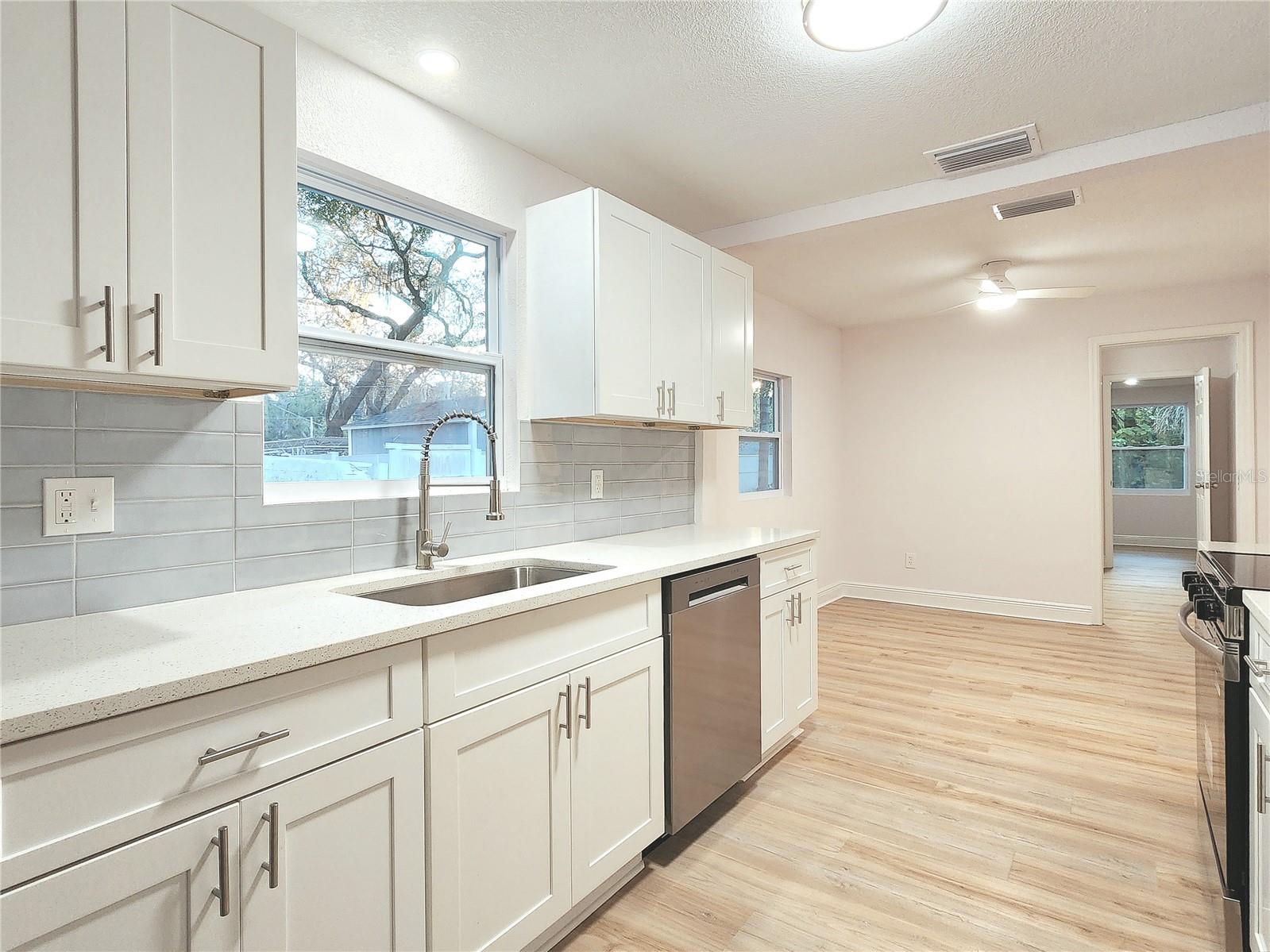 8917 N Highland Ave Property Photo 11