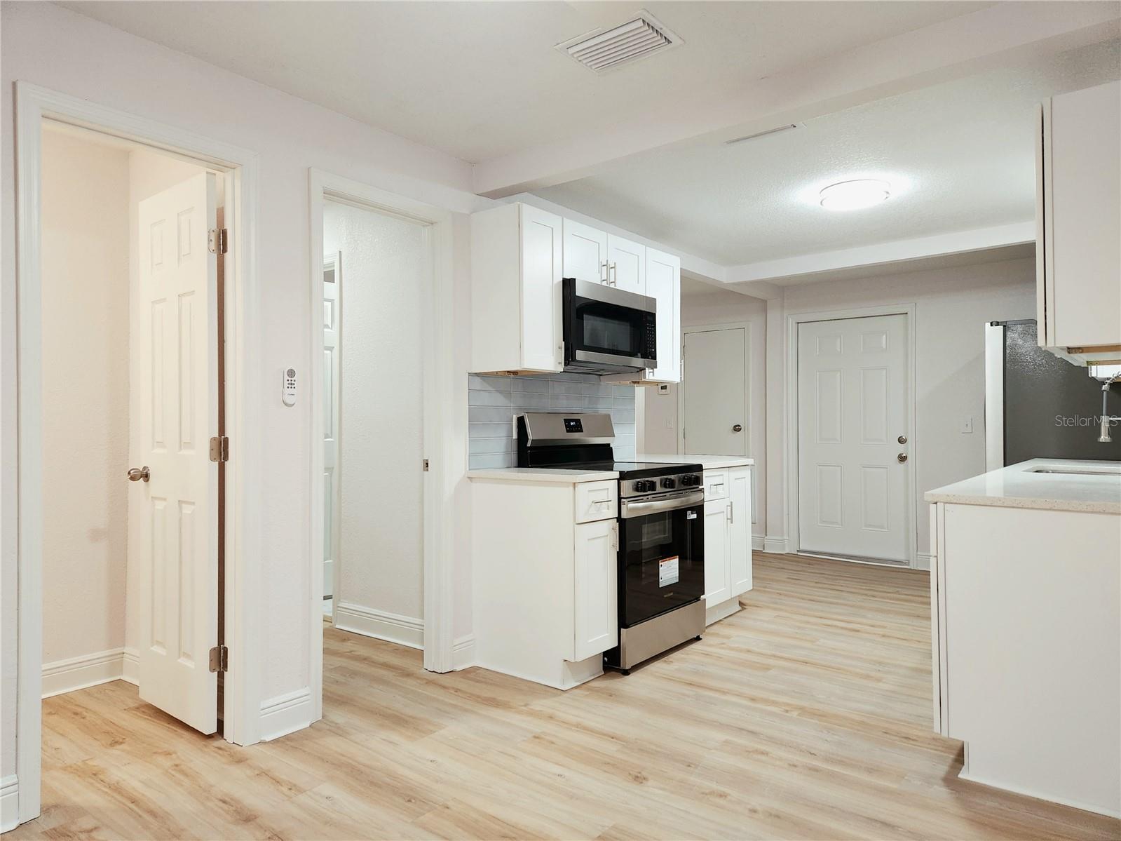 8917 N Highland Ave Property Photo 37