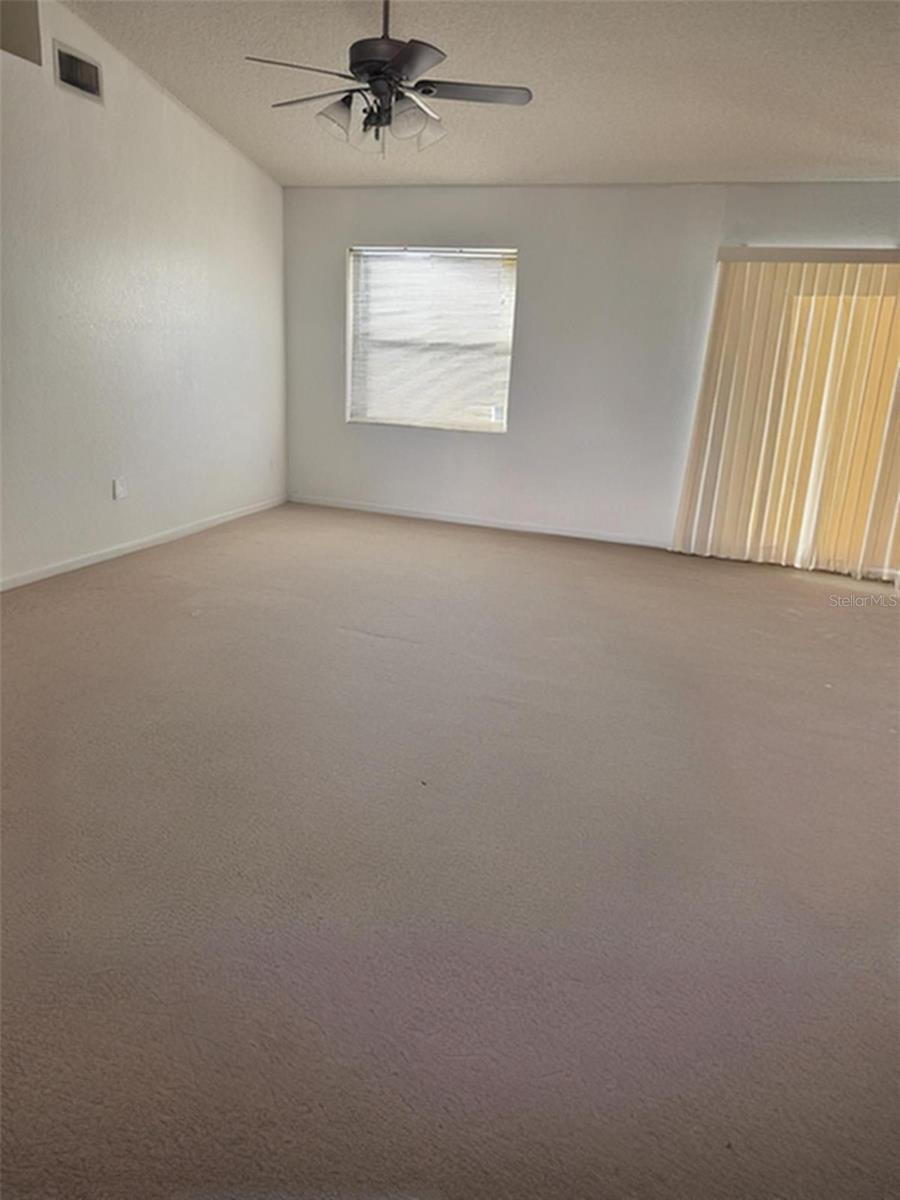 702 Tartan Loop Property Photo 5