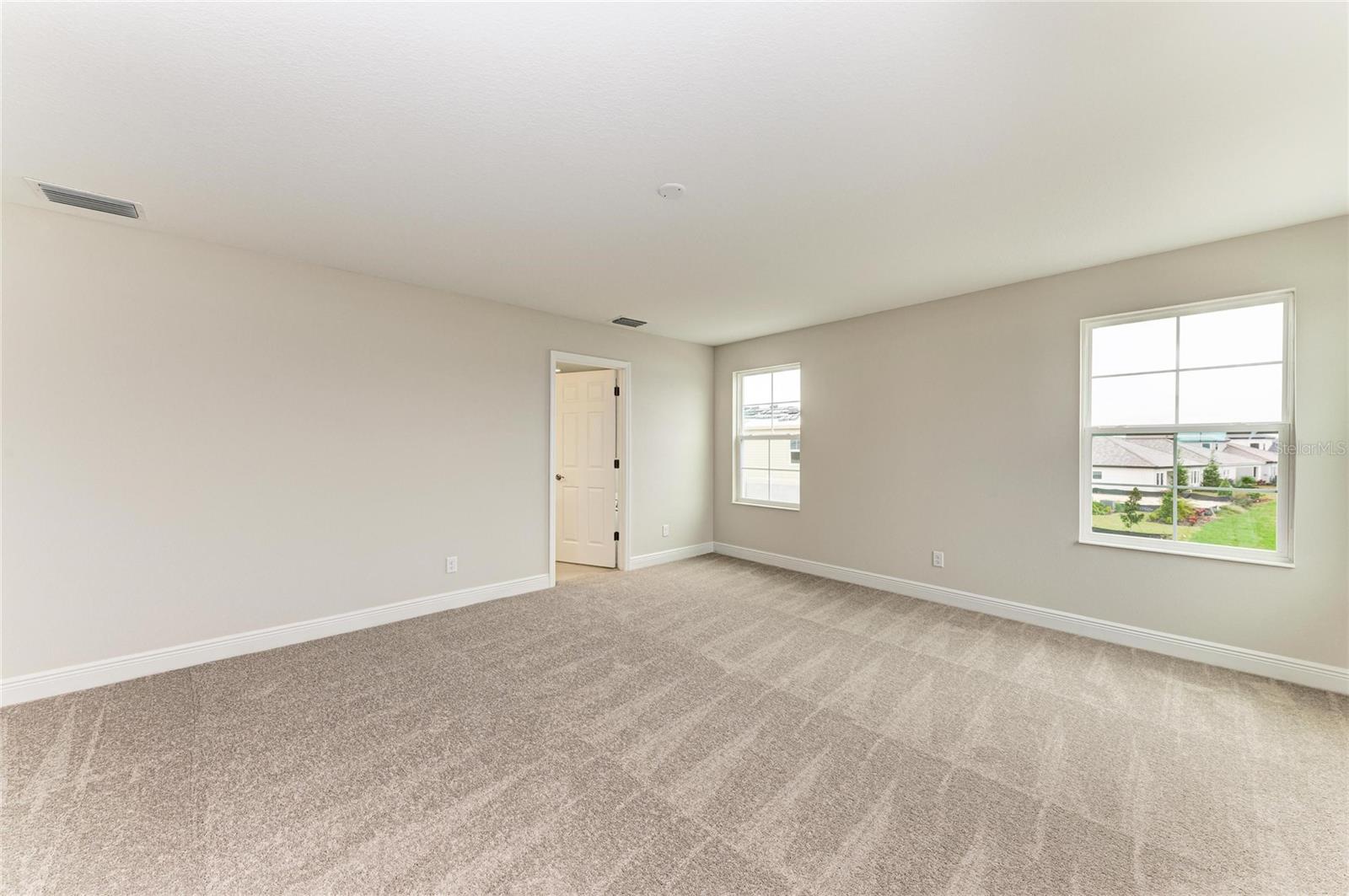 10186 Surrey Rose Dr Property Photo 5