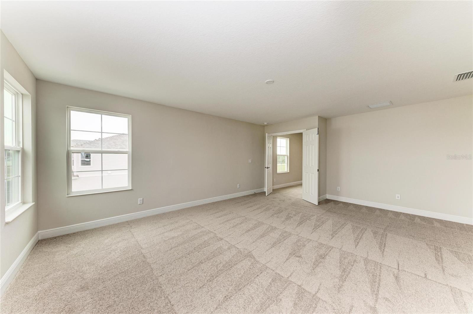 10186 Surrey Rose Dr Property Photo 6
